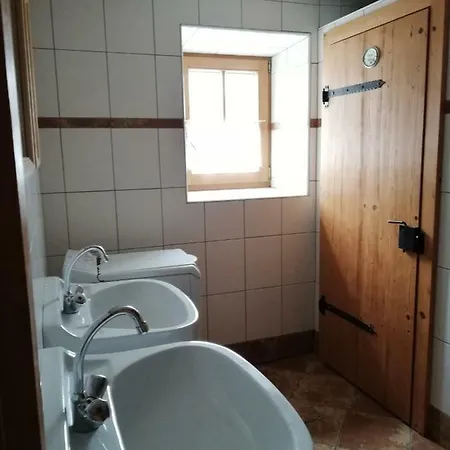 Hostel Zickerreith Almhutte *